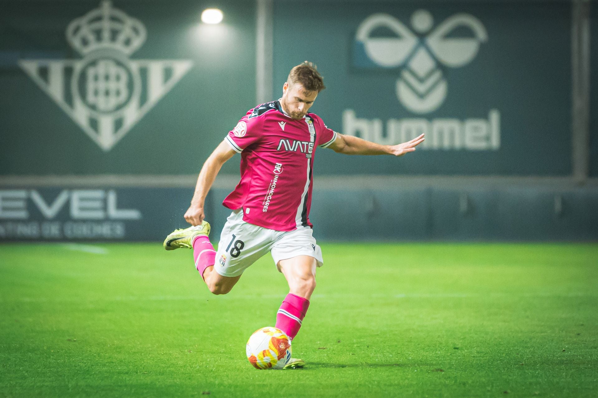 El FC Cartagena sufre y saborea la victoria, en imágenes