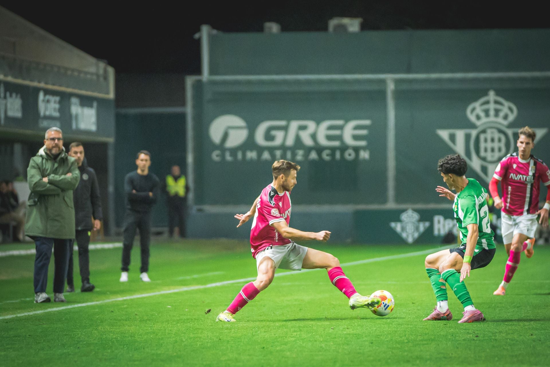 El FC Cartagena sufre y saborea la victoria, en imágenes