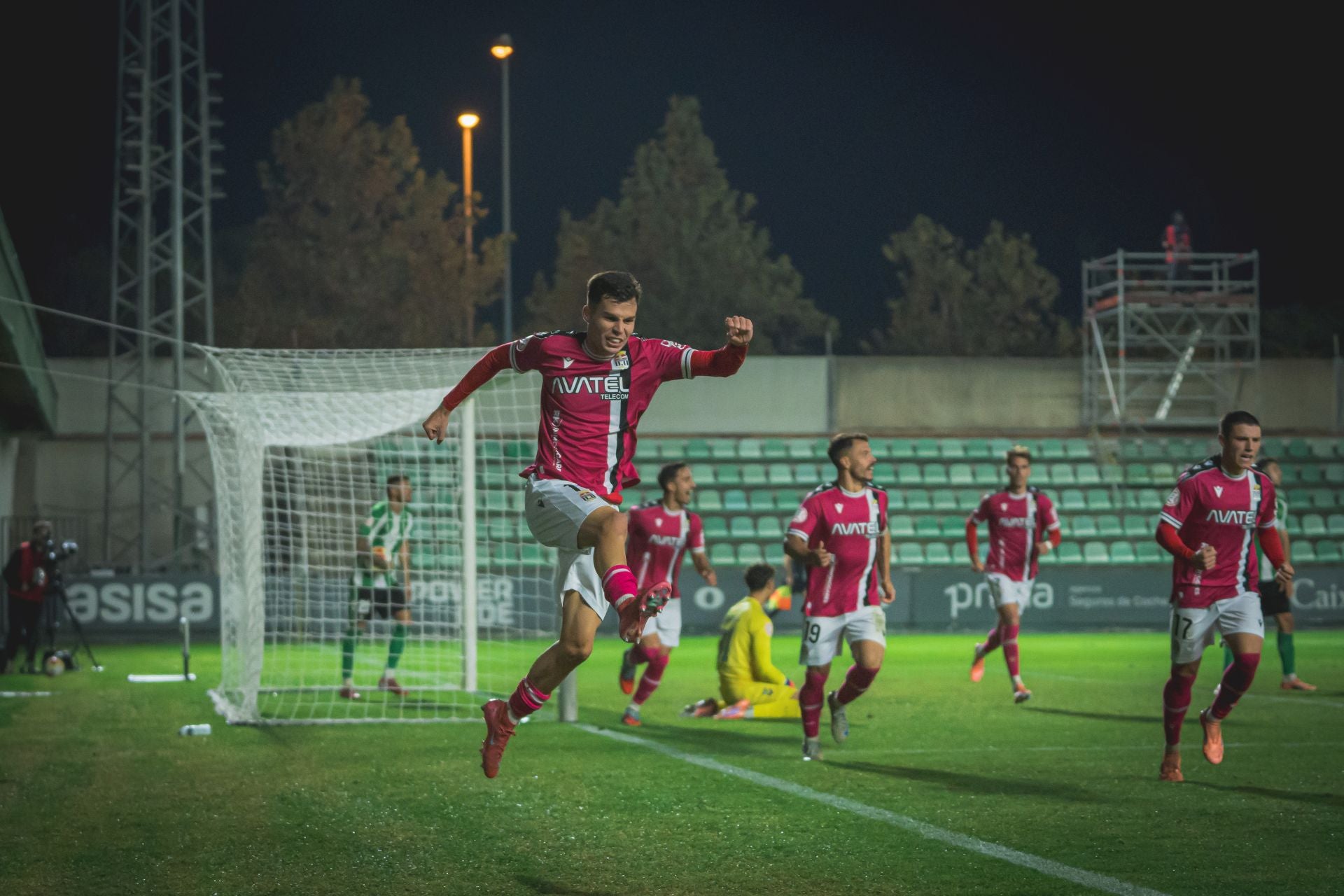 El FC Cartagena sufre y saborea la victoria, en imágenes