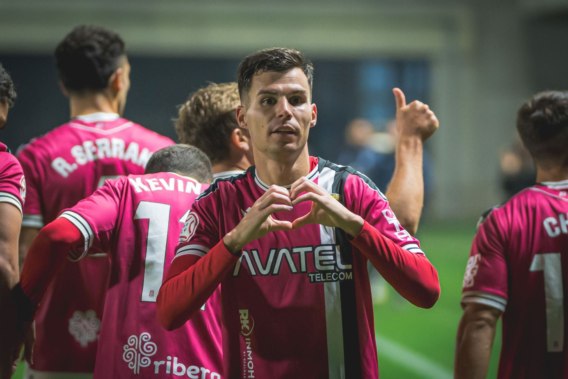 El FC Cartagena sufre y saborea la victoria, en imágenes