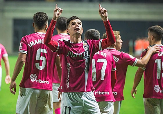 Luismi Redondo celebrando el gol.