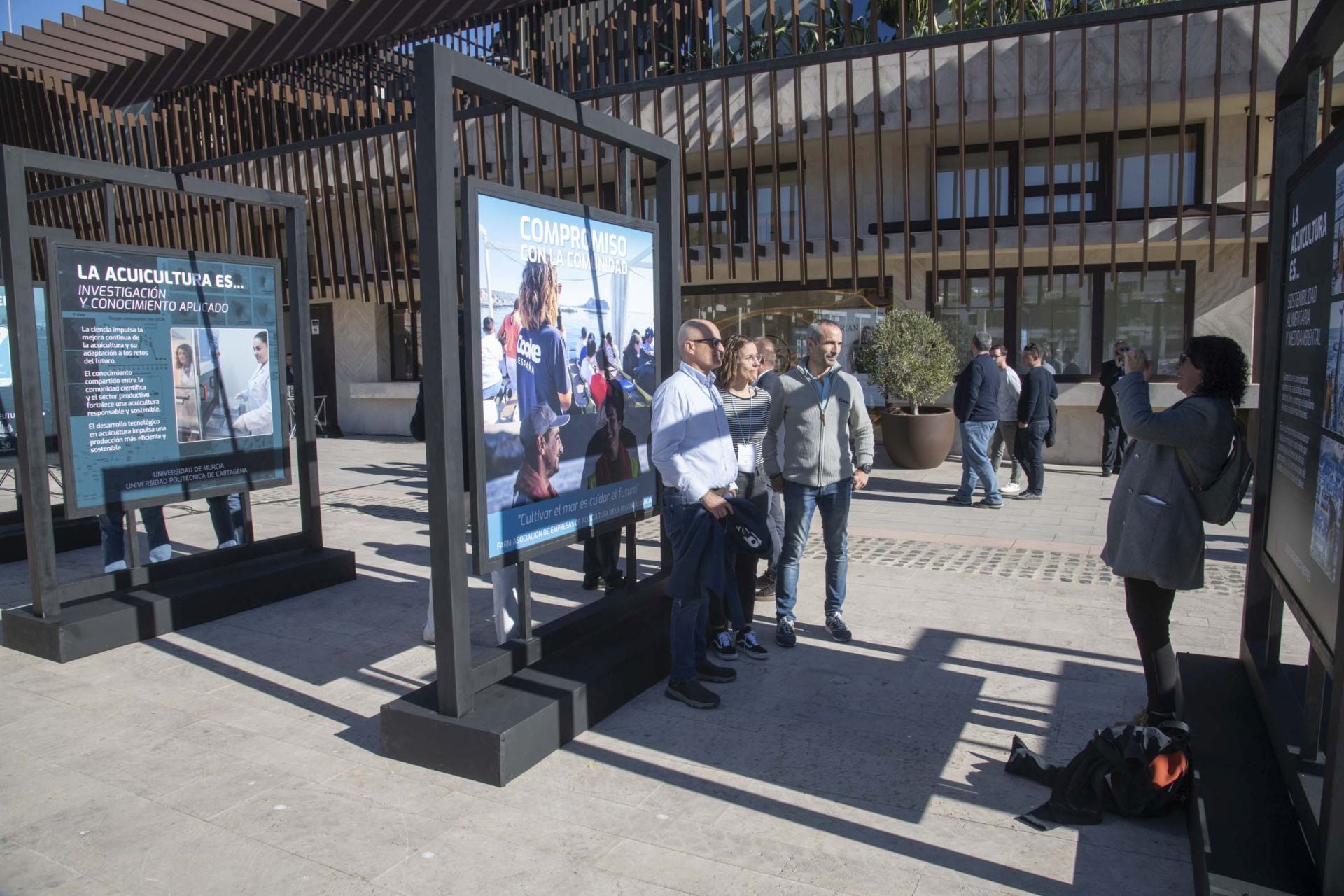 Las imágenes de la exposición &#039;La acuicultura es...&#039; en el Puerto de Cartagena