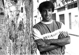 El Cartagena de Luiche visitó La Condomina en la jornada 16 de Segunda B, pero se topó con un James Cantero letal y un Real Murcia que ganó con un futbolista menos.