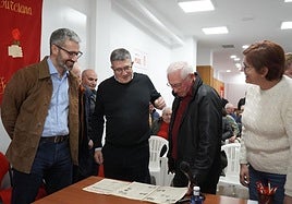Francisco Lucas y Patxi López, durante la visita a la Agrupación Socialista de Jumilla, en la tarde de este sábado.