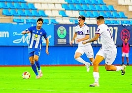 El jugador del Lorca Deportiva Peque, en un partido disputado en el estadio Artés Carrasco.