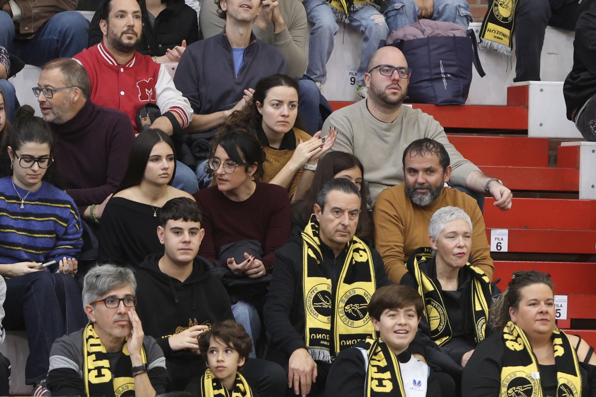 El partido entre el Hozono Jairis y el Perfumerías Avenida, en imágenes
