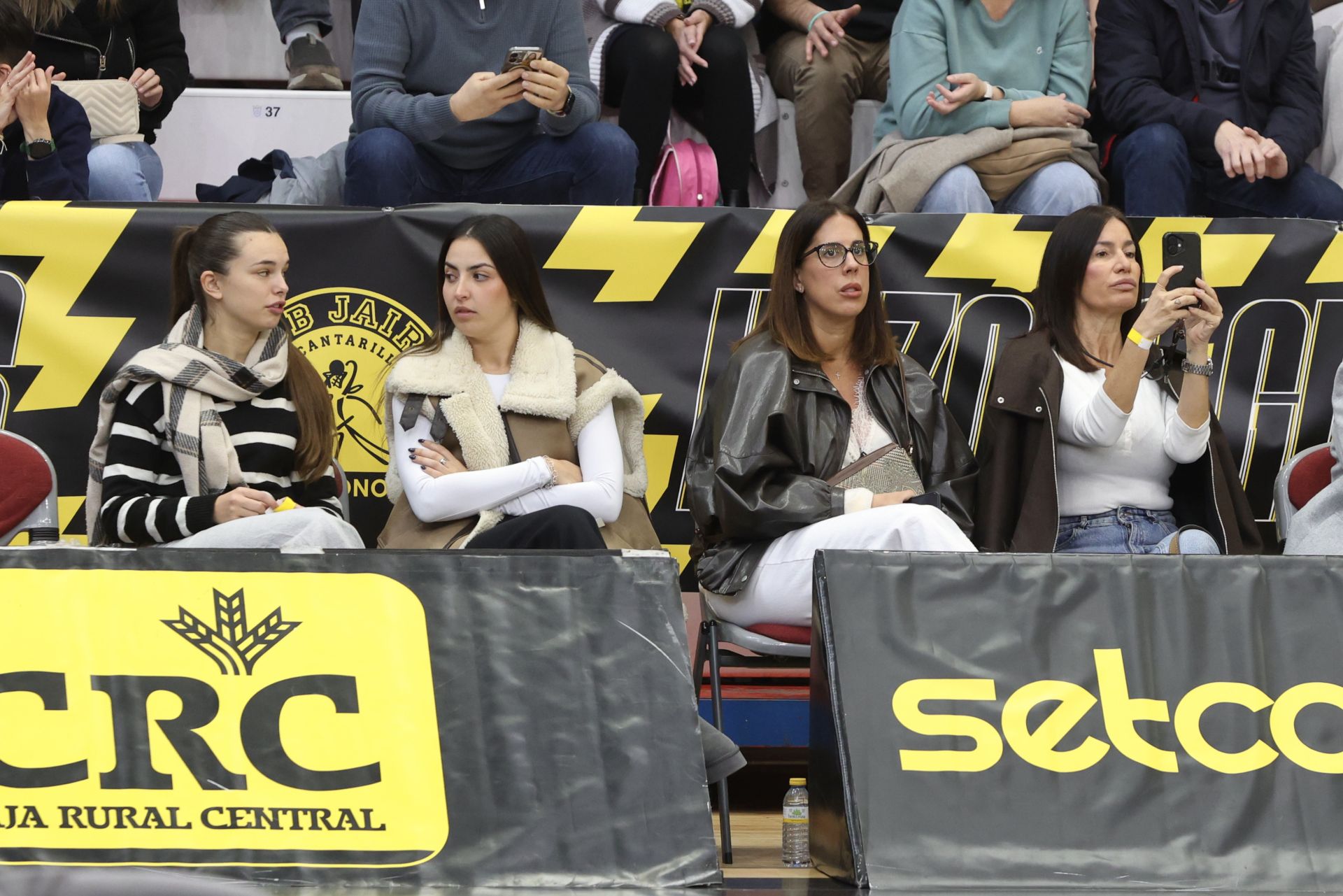 El partido entre el Hozono Jairis y el Perfumerías Avenida, en imágenes