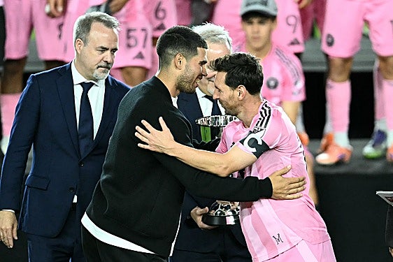 Carlos Alcaraz y Leo Messi, tras la victoria de Inter Miami.