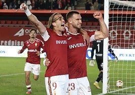 Pedro Benito y David Flakus celebrando el segundo gol.