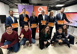 Las autoridades y representantes de Talentismo y las empresas.