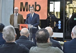 El concejal de Movilidad, José Francisco Muñoz, y el alcalde de Murcia, José Ballesta, este lunes, durante la presentación.