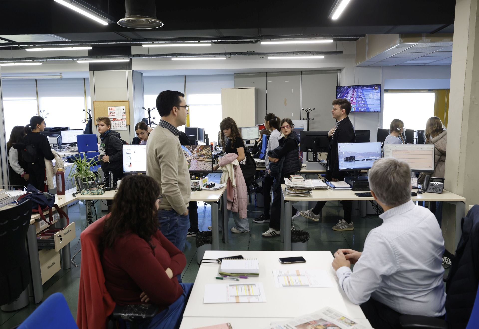 Visita del colegio Maestro Francisco Martínez Bernal de Molina a LA VERDAD, en imágenes