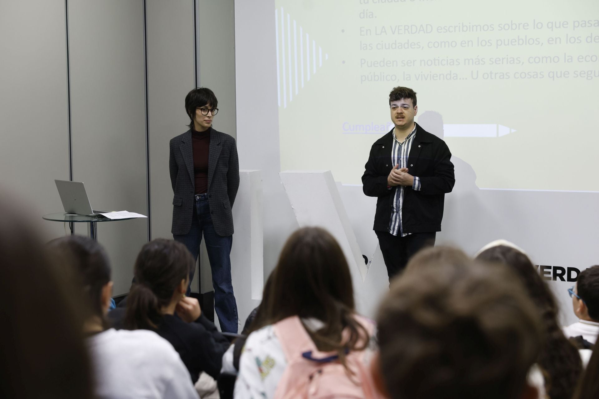 Visita del colegio Maestro Francisco Martínez Bernal de Molina a LA VERDAD, en imágenes