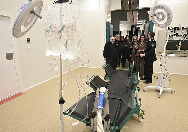 Una de las mesas de quirófano del centro.