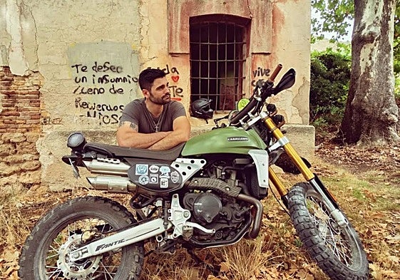 El escritor ciezano David Turpín vive en Riópar, en Albacete, donde ejerce como guardia civil.