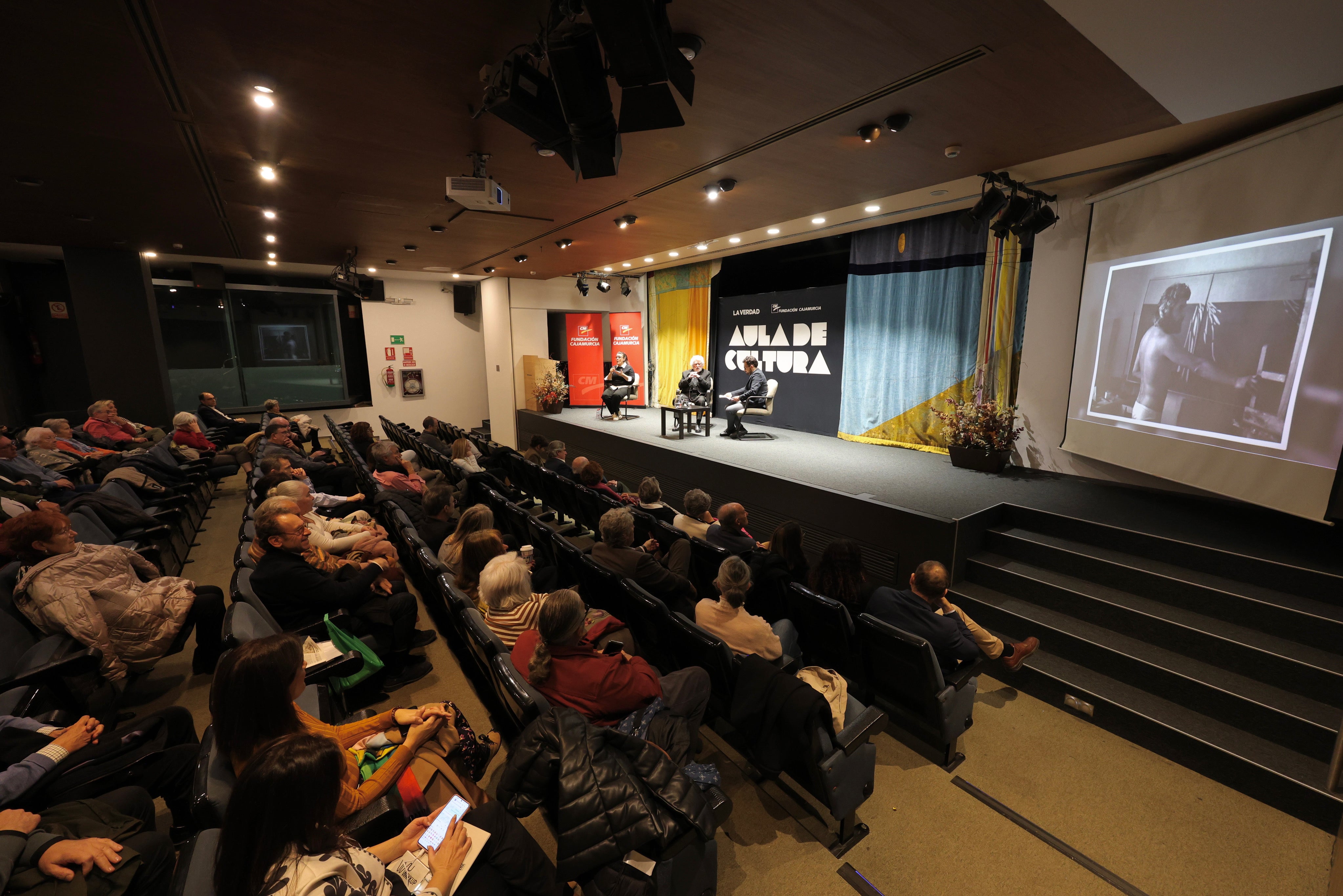 Las imágenes de Gabarrón en el aula de cultura de LA VERDAD
