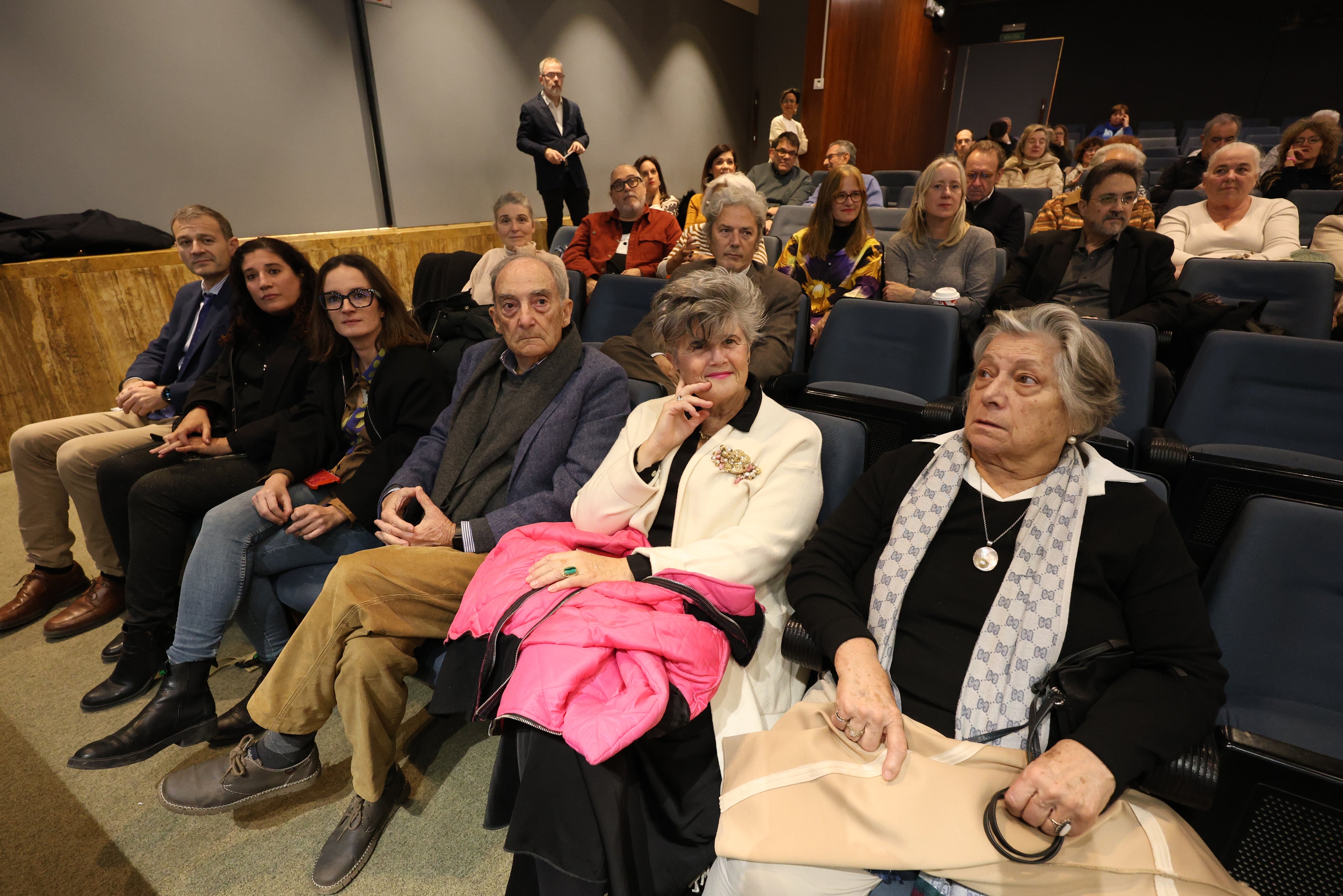 Las imágenes de Gabarrón en el aula de cultura de LA VERDAD