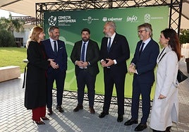 Víctor Martínez (4º izq.), junto a López Miras y otros cargos políticos y empresariales, este miércoles en Santomera.