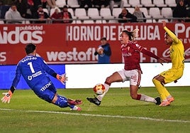 El remate de Pedro Benito en el segundo gol del Real Murcia.