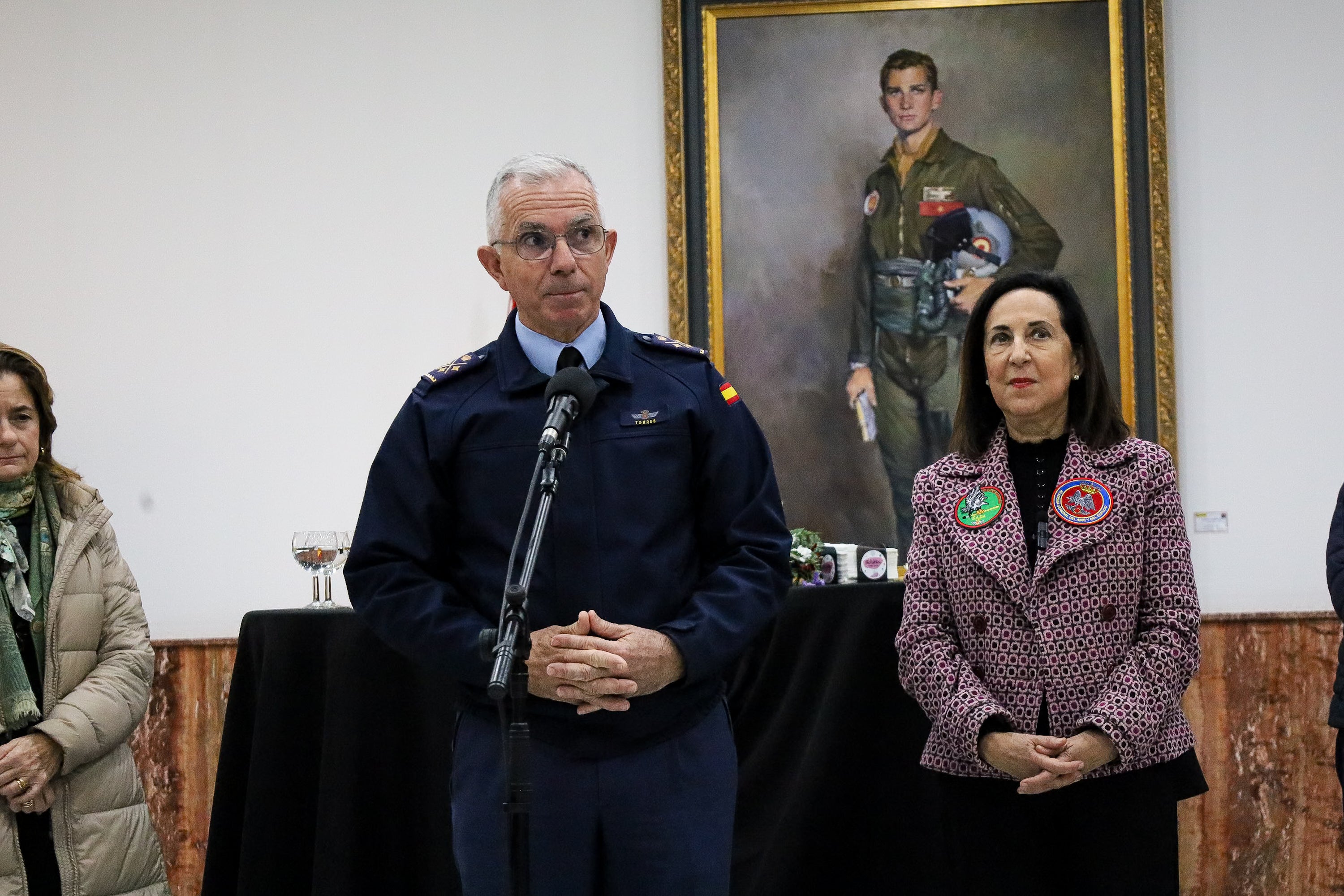 La visita de la ministra de defensa a la Academia General del Aire, en imágenes