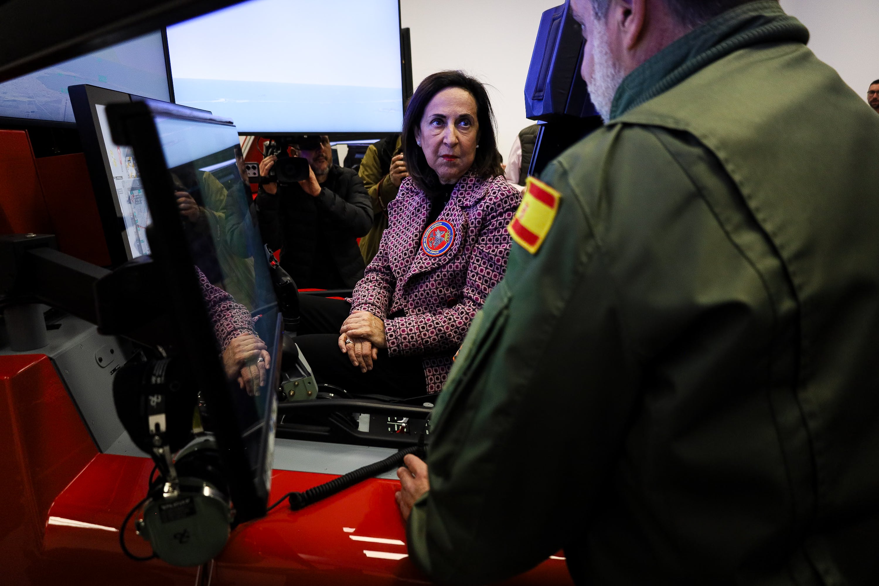 La visita de la ministra de defensa a la Academia General del Aire, en imágenes