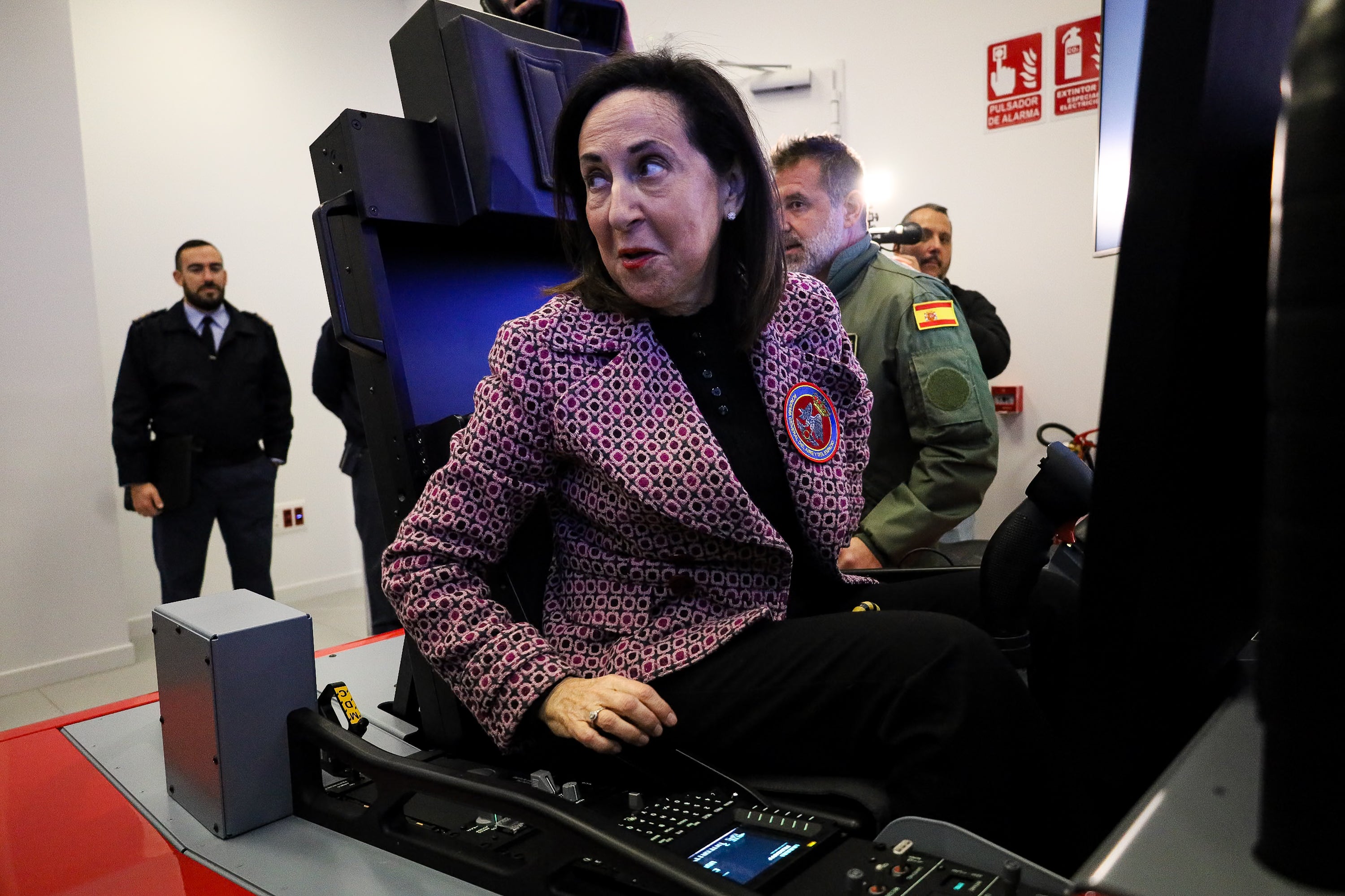 La visita de la ministra de defensa a la Academia General del Aire, en imágenes