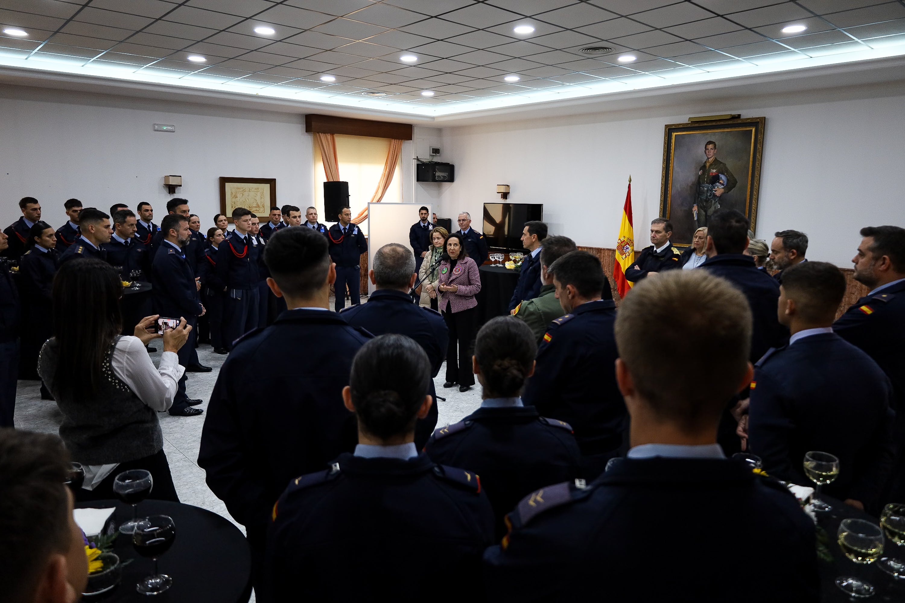 La visita de la ministra de defensa a la Academia General del Aire, en imágenes