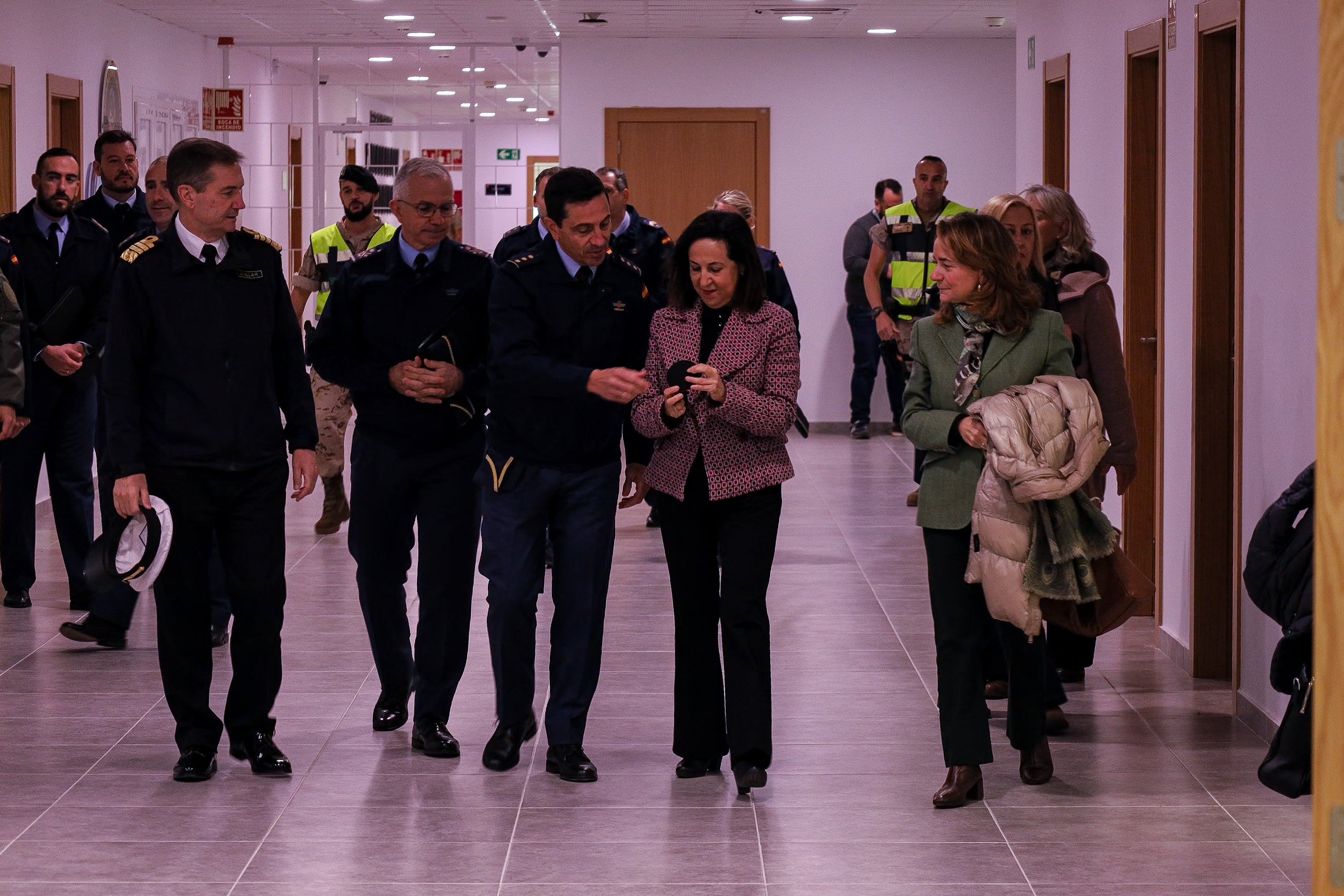 La visita de la ministra de defensa a la Academia General del Aire, en imágenes