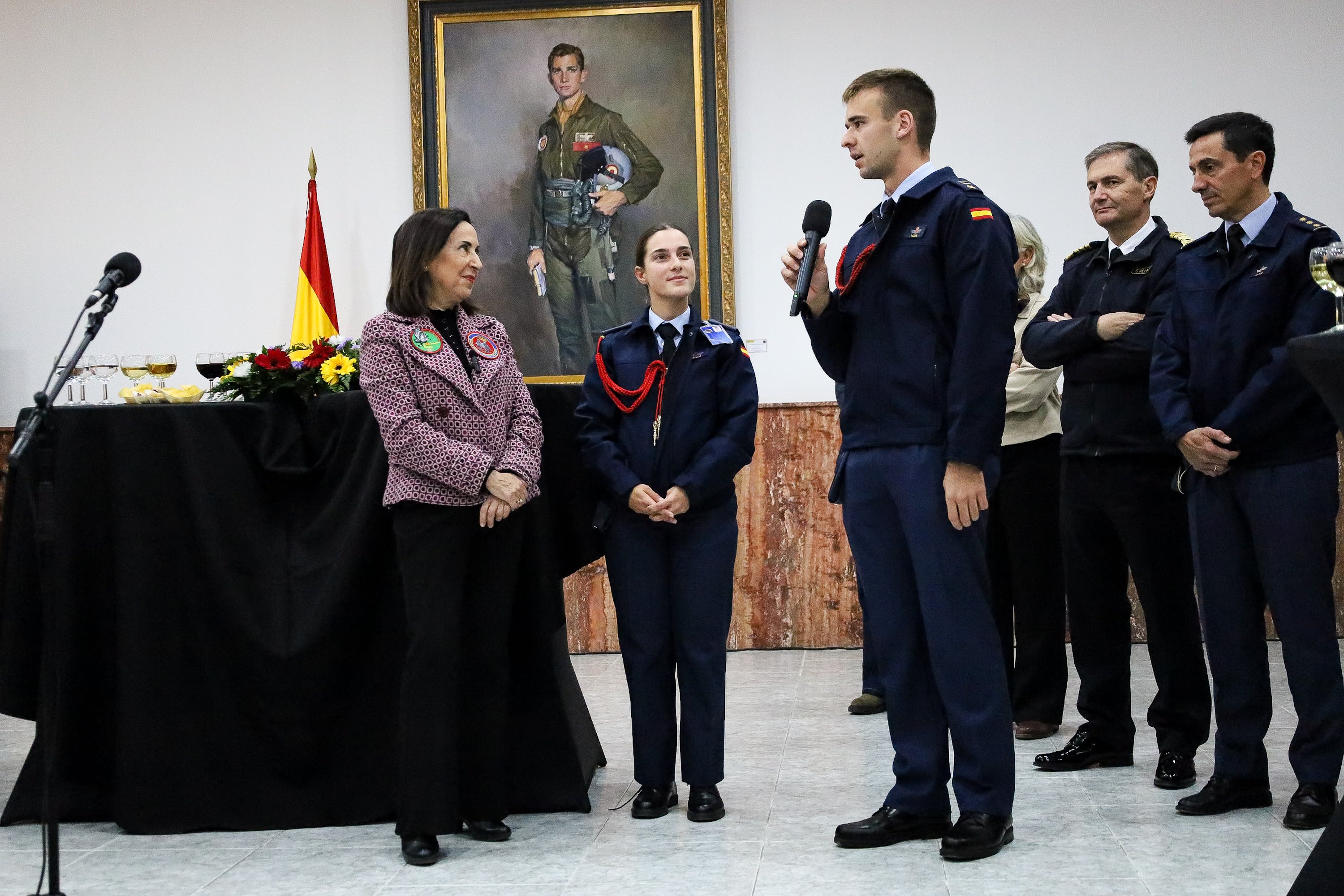 La visita de la ministra de defensa a la Academia General del Aire, en imágenes