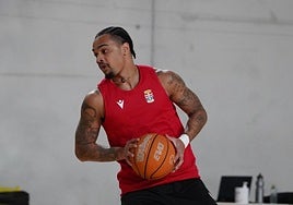 Jordan Davis, en un entrenamiento con el Cebé.