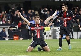 Ortuño, con Luis Muñoz al fondo, celebra el gol que le metió al Valencia en Copa del Rey, en enero de 2024.