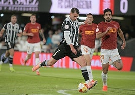 Calderón chutando a portería.