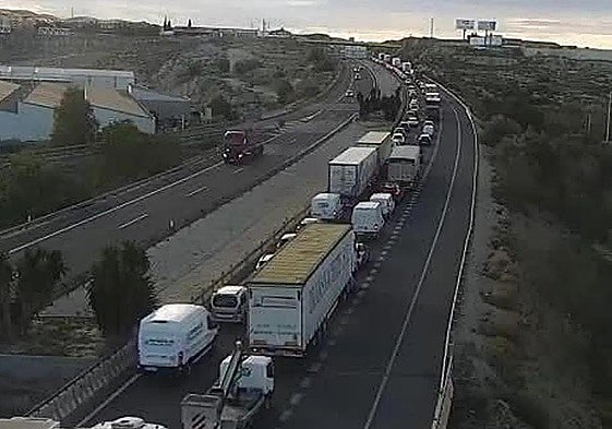 Imagen de archivo de retenciones en la MU-32 a la altura de Molina de Segura.