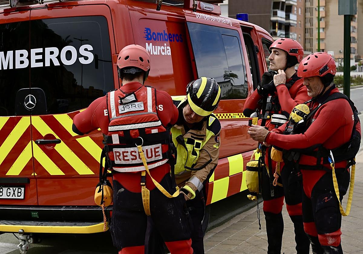 Bomberos en acción en una imagen de archivo.