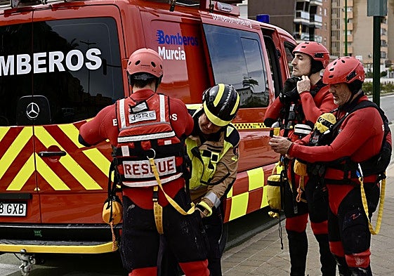 Bomberos en acción en una imagen de archivo.