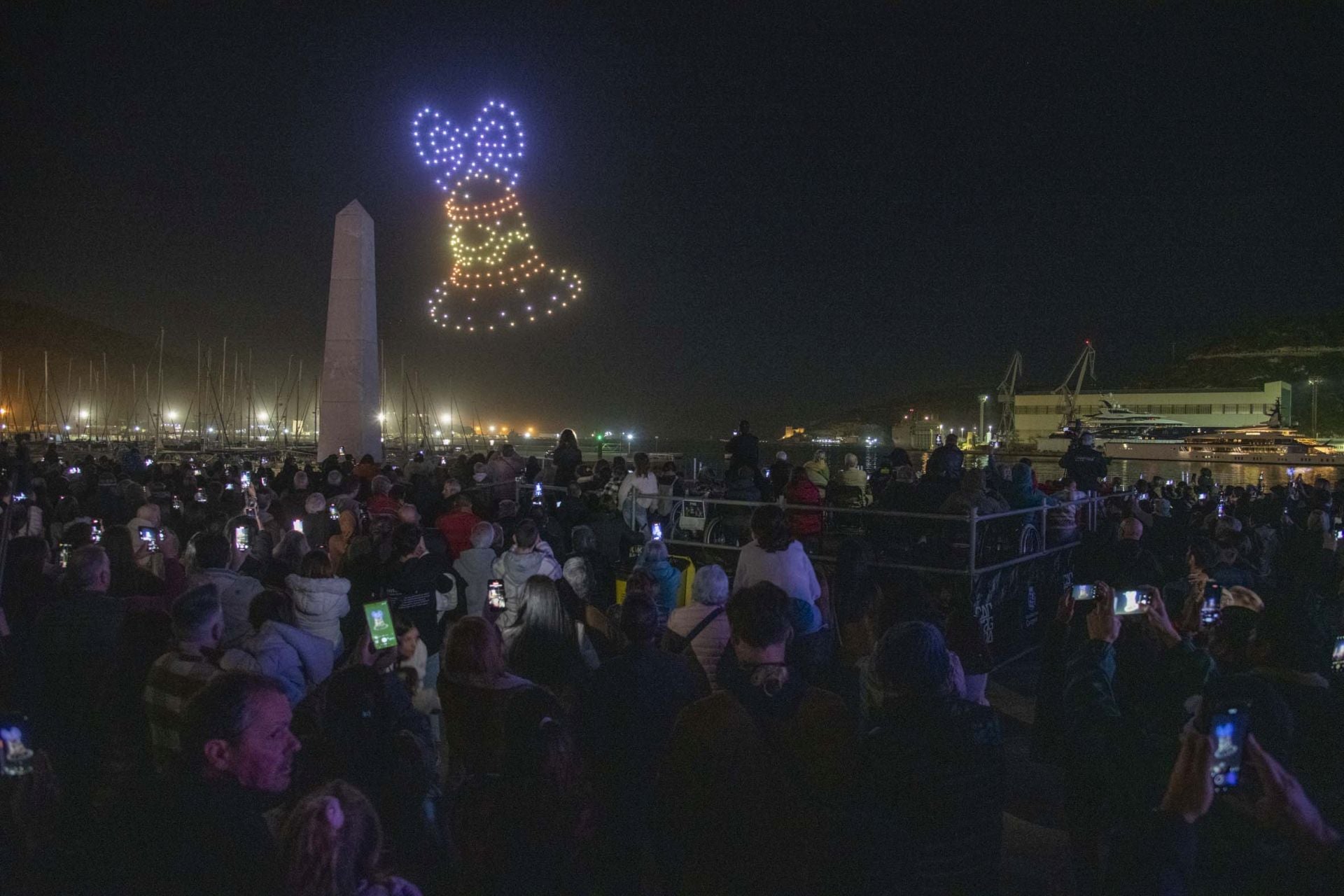 El encendido de las luces navideñas de Cartagena, en imágenes