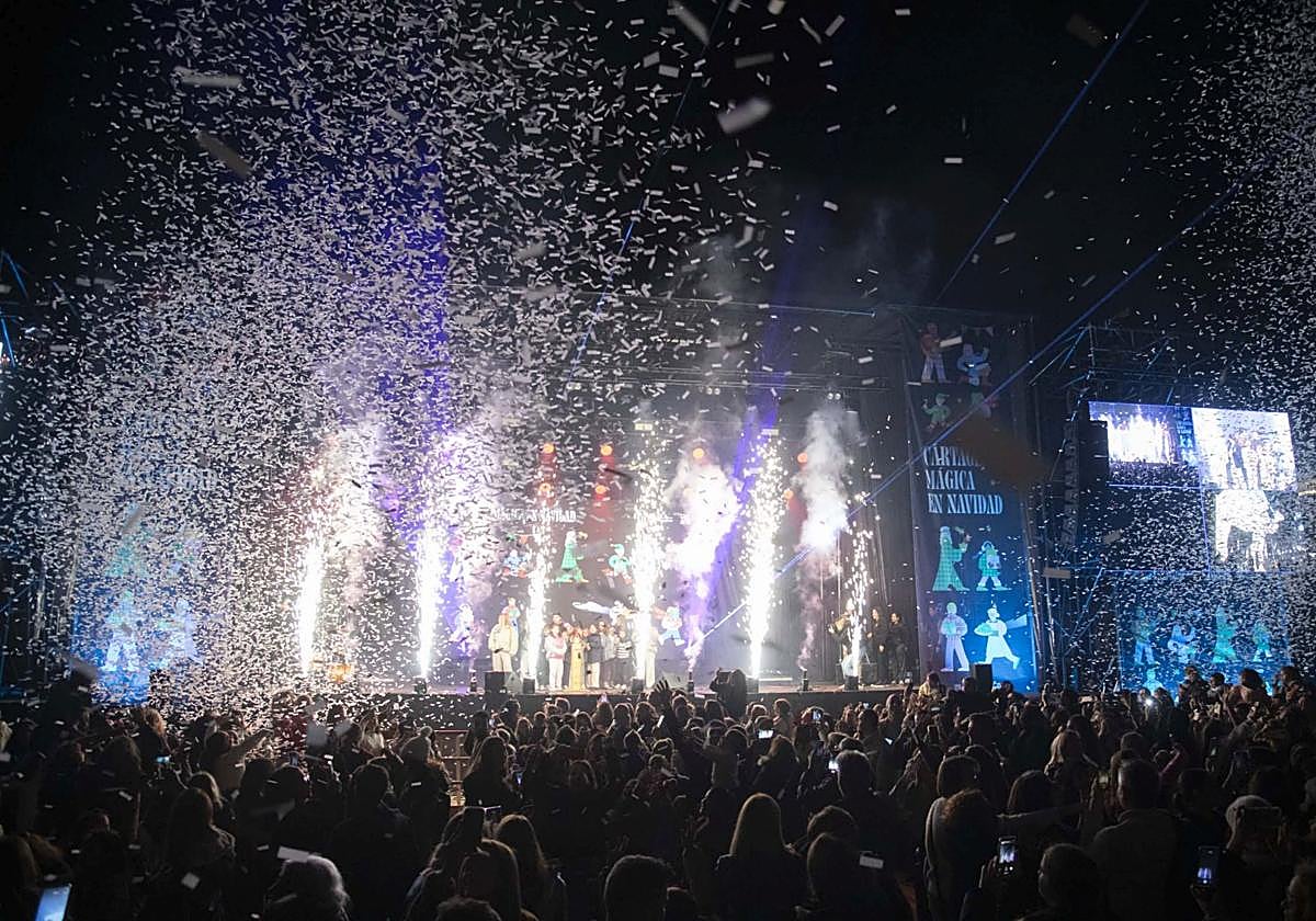 El encendido de las luces navideñas de Cartagena, en imágenes