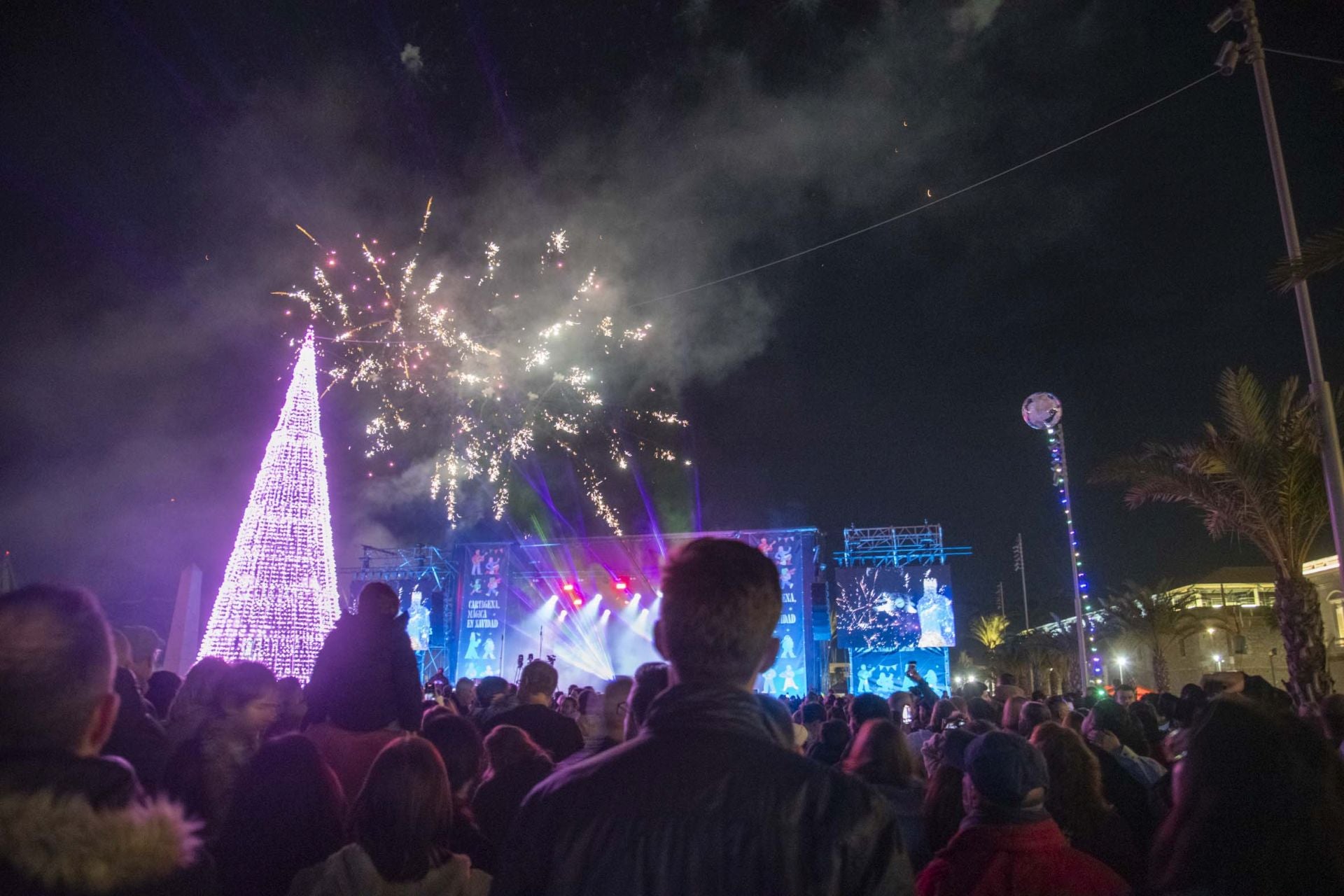 El encendido de las luces navideñas de Cartagena, en imágenes