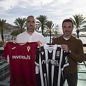 Javi Rey y Adrián Colunga, este viernes en Alviento de Cartagena, con motivo de la tertulia A dos bandas.