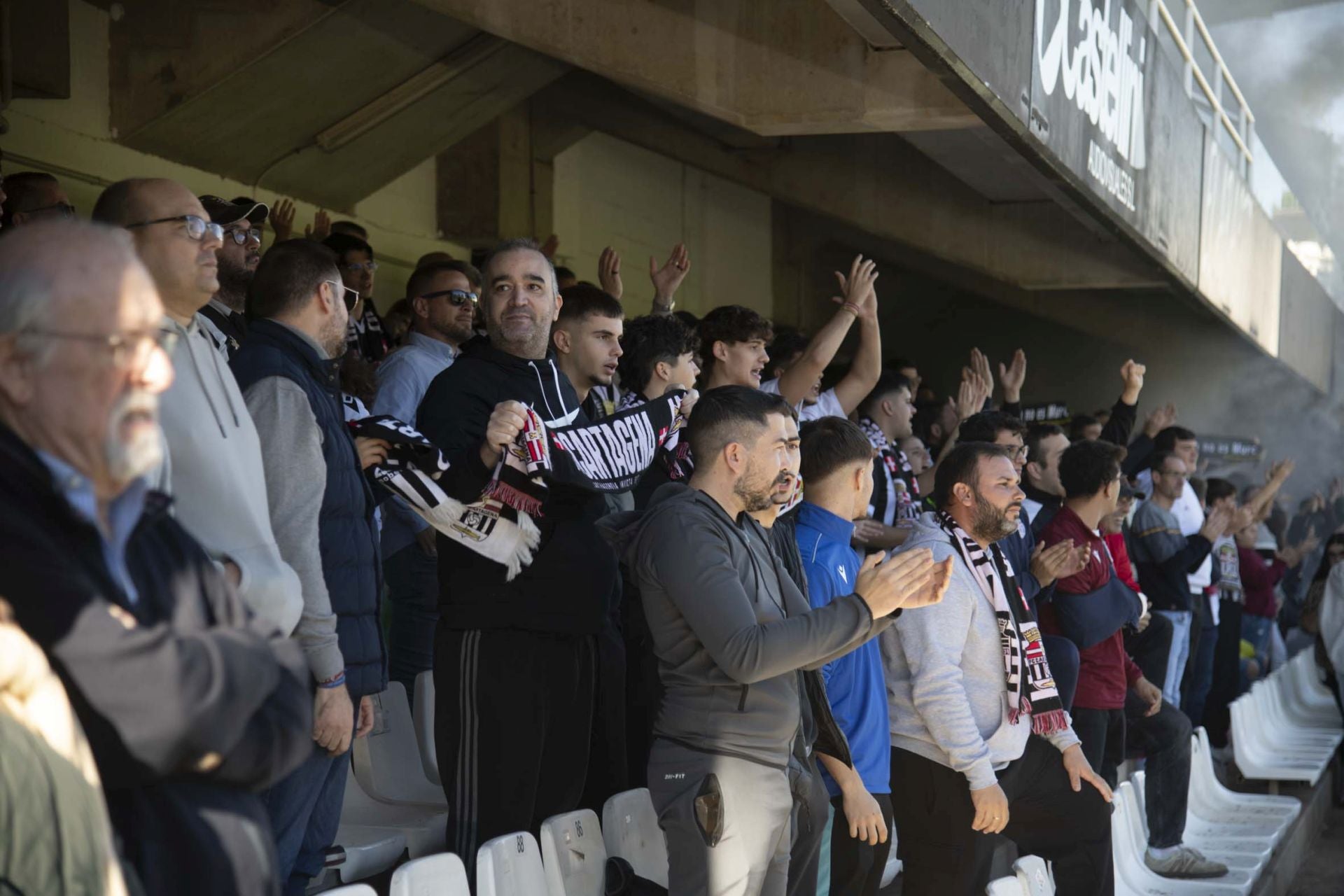 El último entrenamiento del Fútbol Club Cartagena antes del derbi contra el Real Murcia, en imágenes