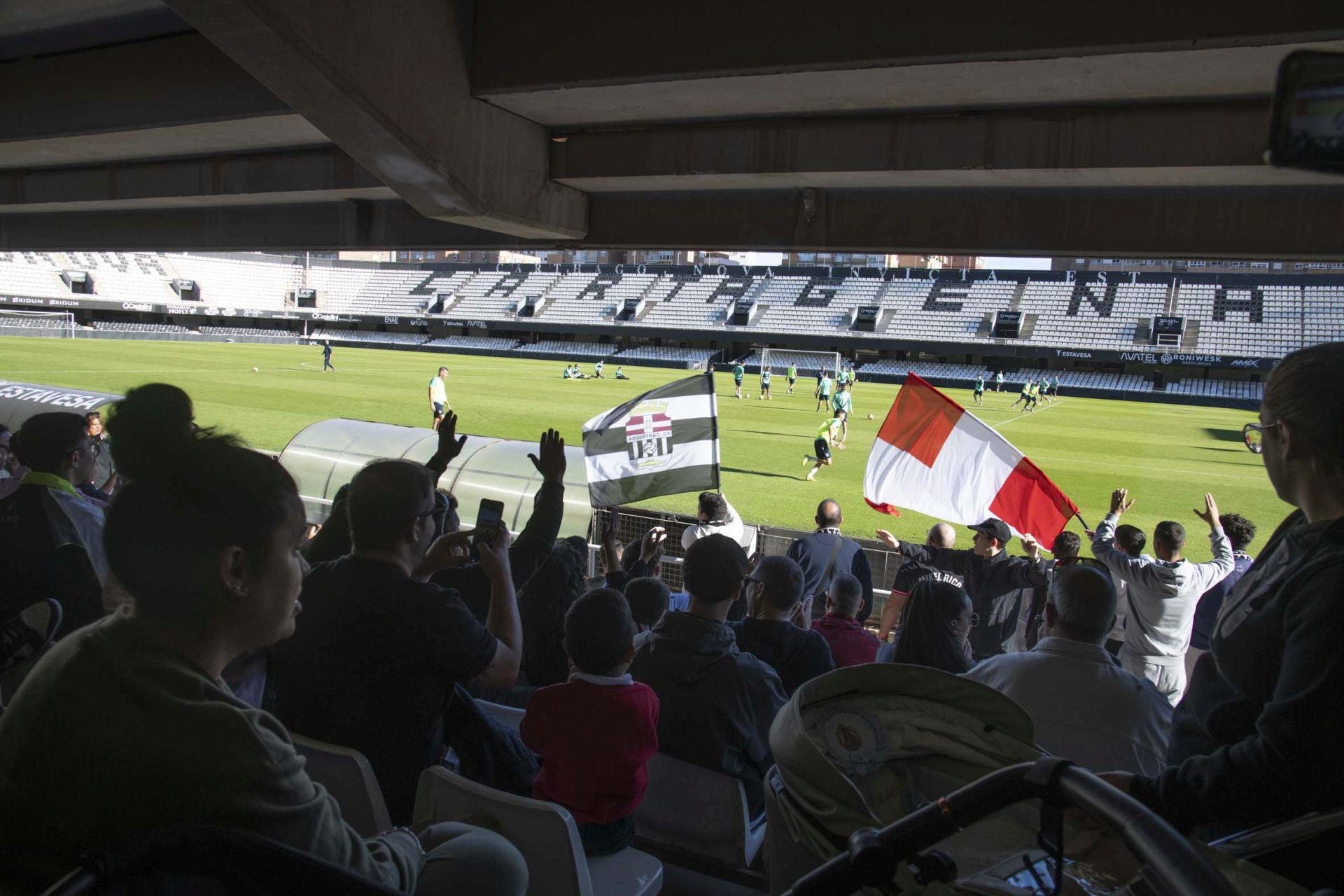 El último entrenamiento del Fútbol Club Cartagena antes del derbi contra el Real Murcia, en imágenes