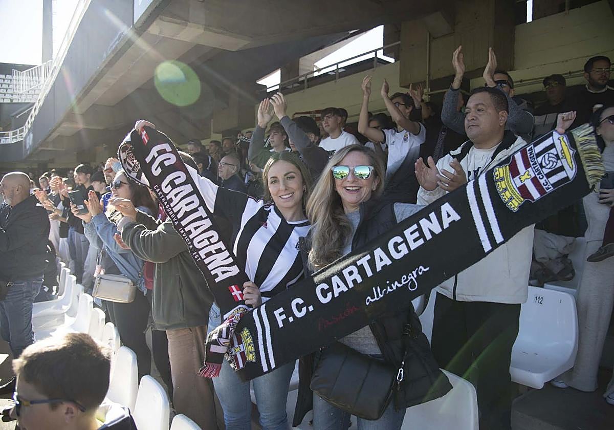 El último entrenamiento del Fútbol Club Cartagena antes del derbi contra el Real Murcia, en imágenes