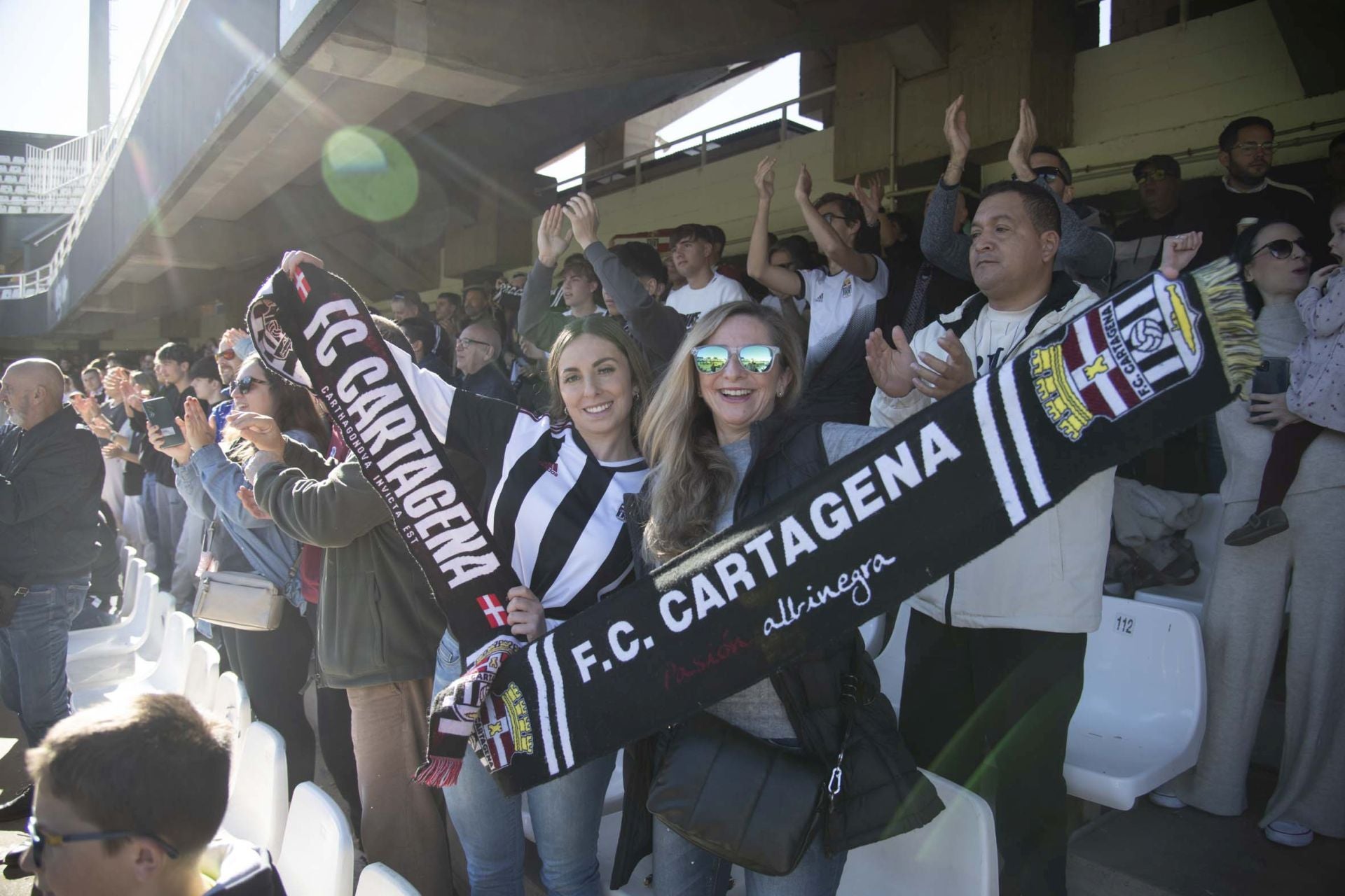 El último entrenamiento del Fútbol Club Cartagena antes del derbi contra el Real Murcia, en imágenes