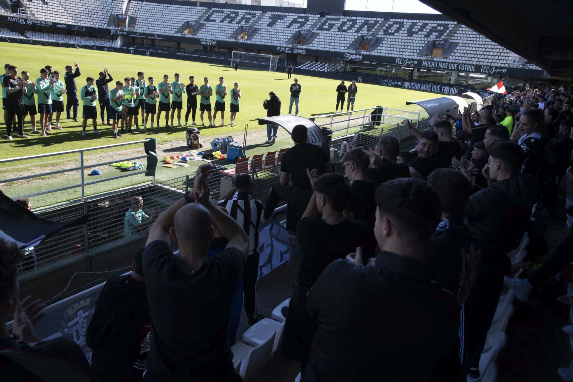 El último entrenamiento del Fútbol Club Cartagena antes del derbi contra el Real Murcia, en imágenes