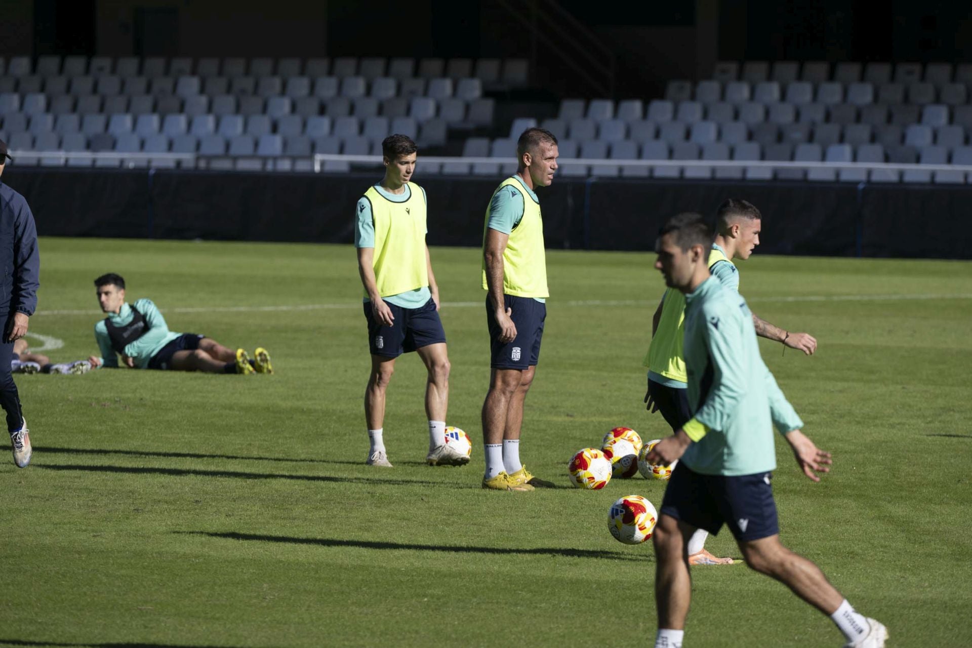 El último entrenamiento del Fútbol Club Cartagena antes del derbi contra el Real Murcia, en imágenes