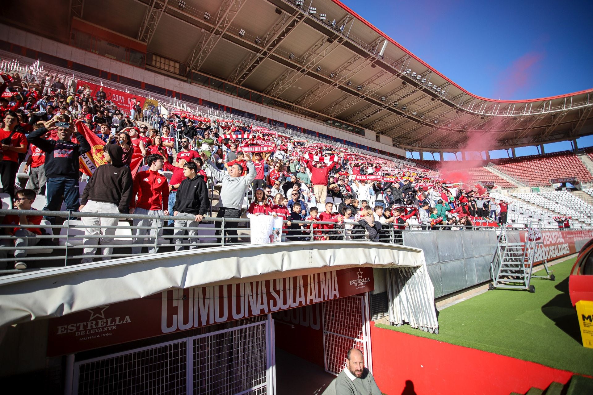El último entrenamiento del Real Murcia antes del derbi contra el Fútbol Club Cartagena, en imágenes
