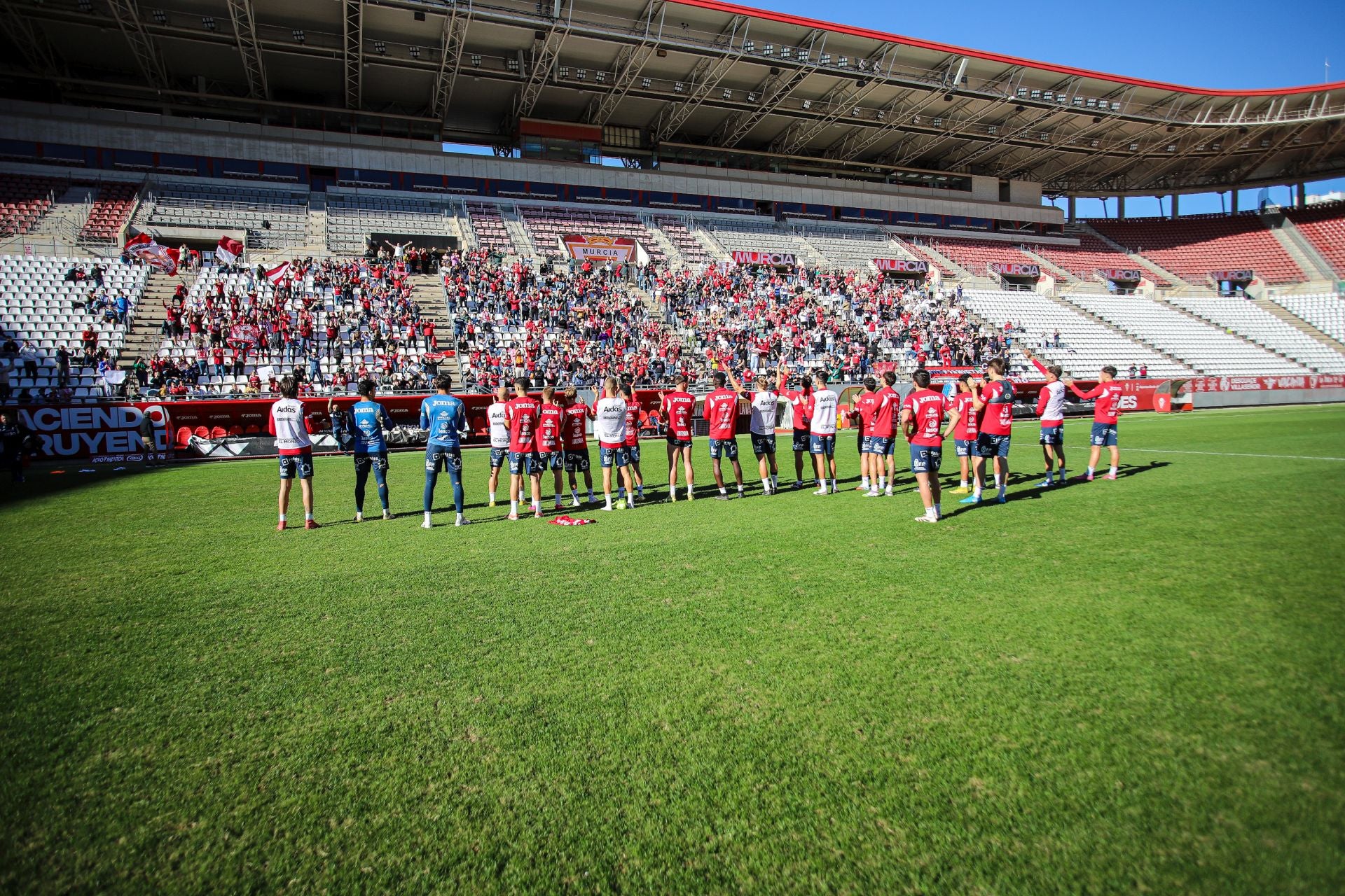 El último entrenamiento del Real Murcia antes del derbi contra el Fútbol Club Cartagena, en imágenes
