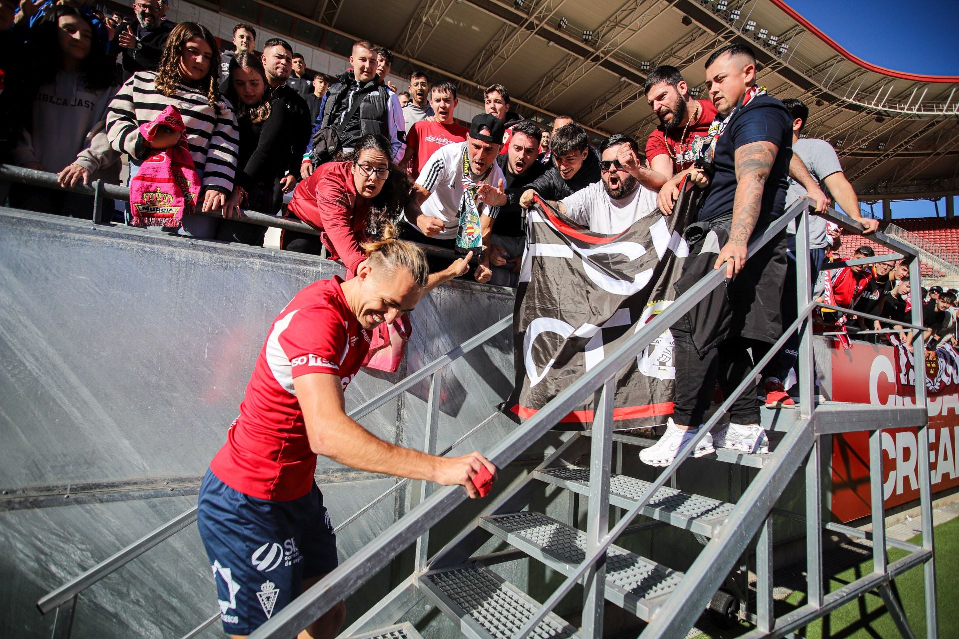 El último entrenamiento del Real Murcia antes del derbi contra el Fútbol Club Cartagena, en imágenes