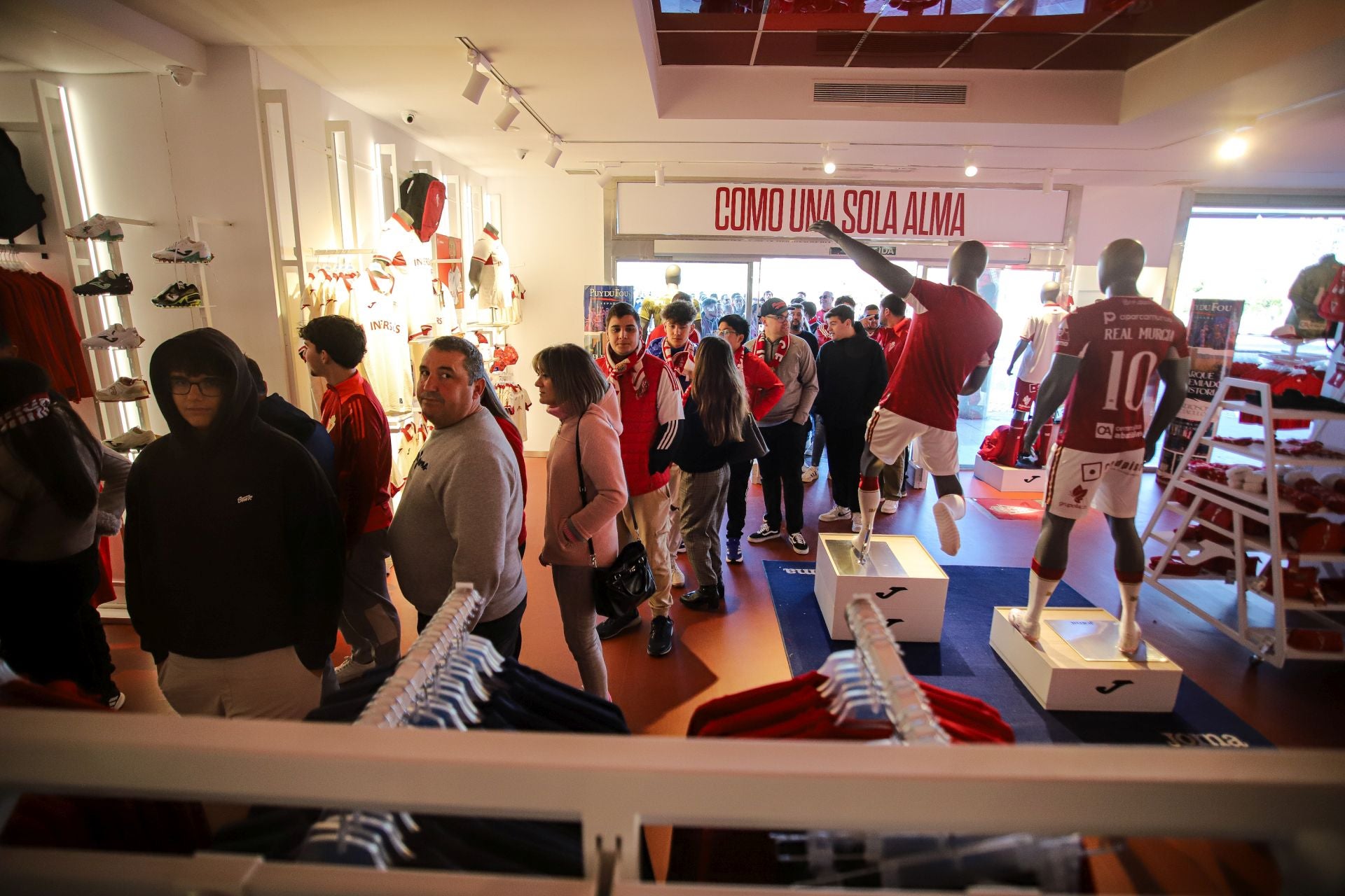 El último entrenamiento del Real Murcia antes del derbi contra el Fútbol Club Cartagena, en imágenes