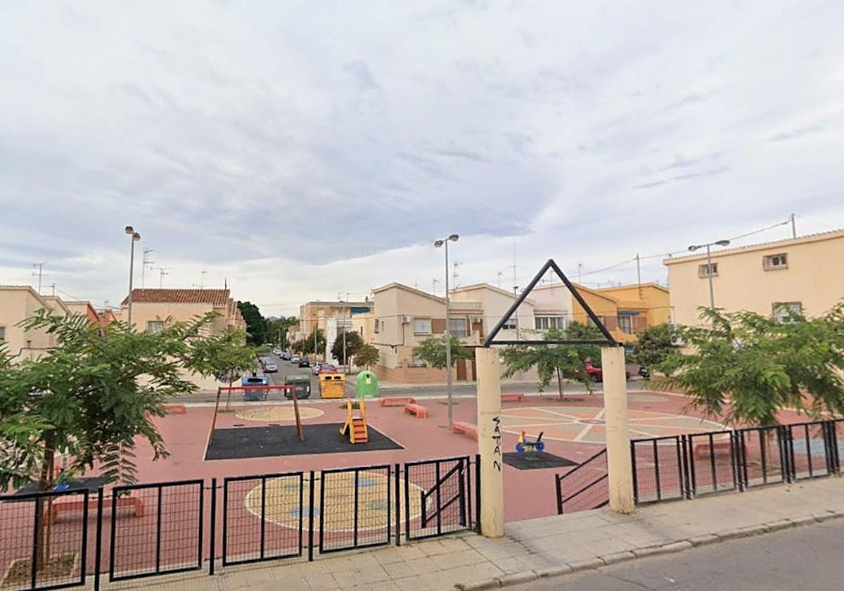 Plaza de Carmen Conde en el Barrio Peral.